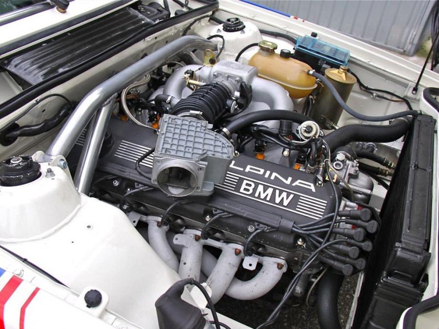 Моторный отсек BMW 635 CSi ETCC (E24) 1983 года  (фото 14 из 33)